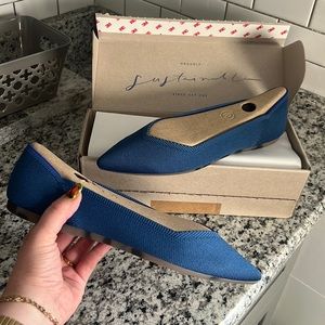 *NEW NEVER WORN* Rothy’s “The Point” Women’s Shoes in Shade Deep Ocean